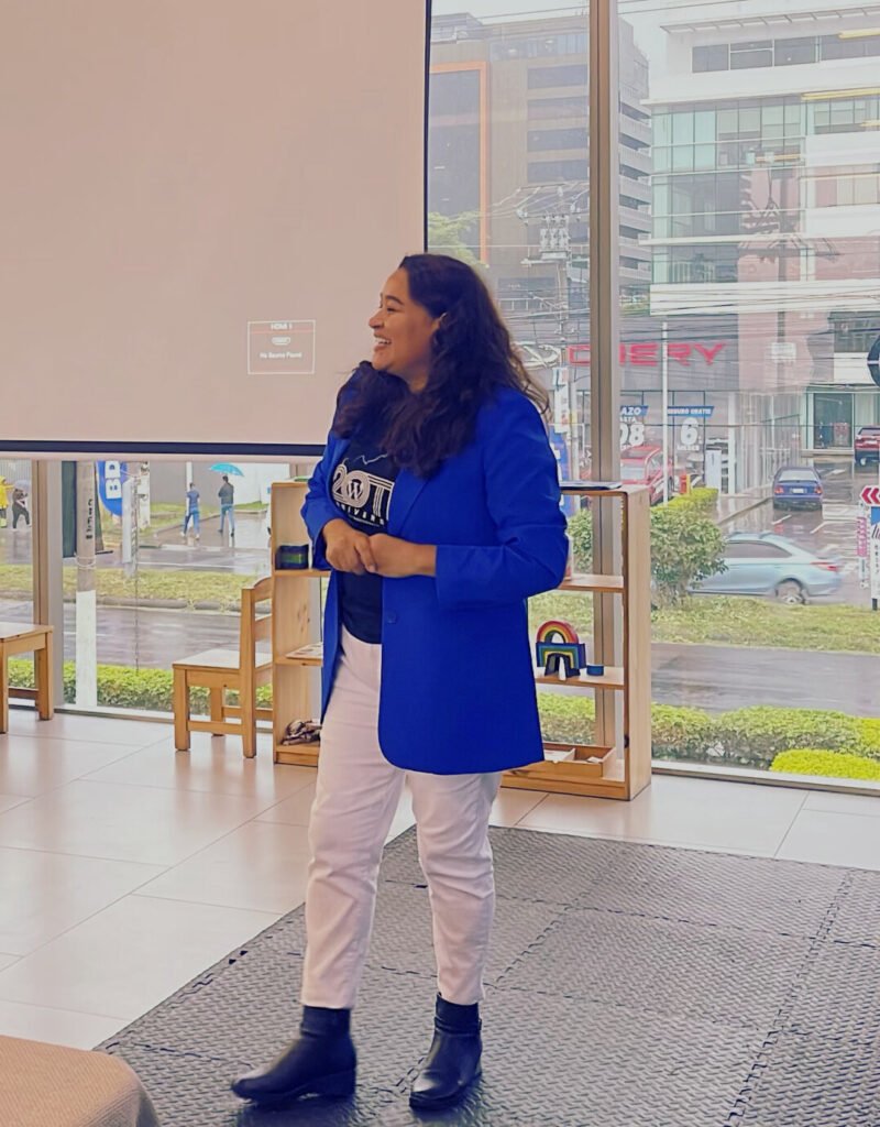 Lua Salazar charla en Managua, Asesora de empresas en el mundo de la tecnología