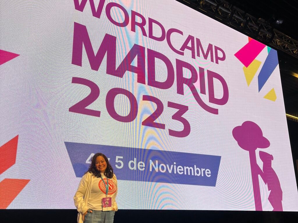 Lua Salazar en WordCamp Madrid haciendo crecer mi asesorias de empresas en el mundo de la tecnología