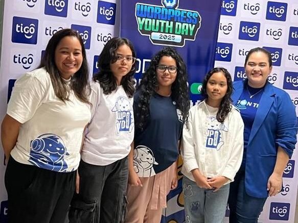 Lua Salazar liderando espacios juveniles tecnológicos en Nicaragua